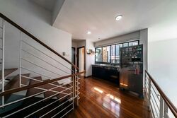 Kew Drive (D16), Terrace #557120301